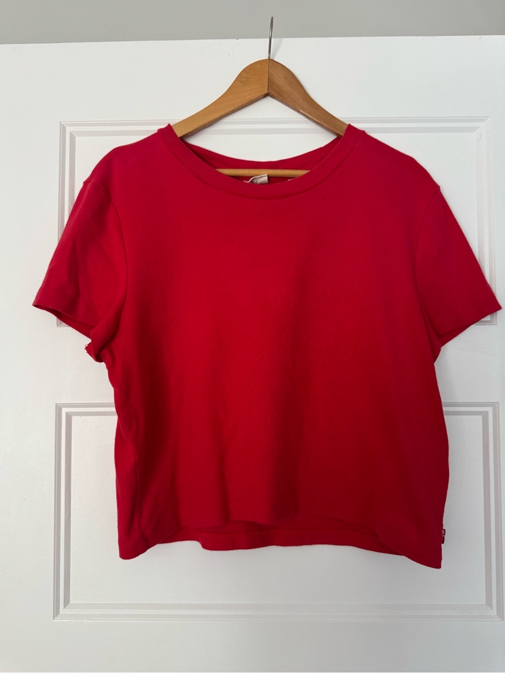 Levi’s Red Cropped T-Shirt | Short Sleeve | Relaxed Fit